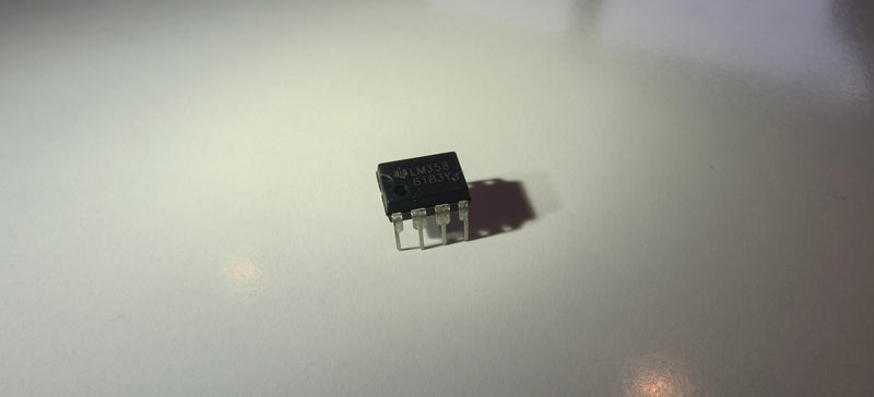 LM358 - Dual Operational Amplifier - DIP-8 THT