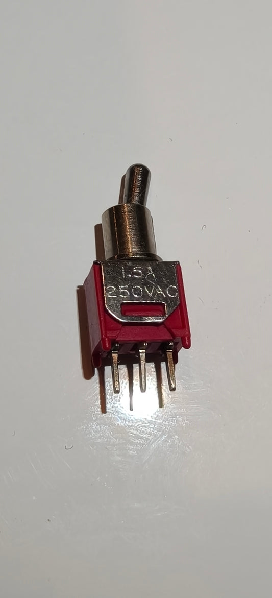 Miniature PCB mount SPDT rocker lever switch